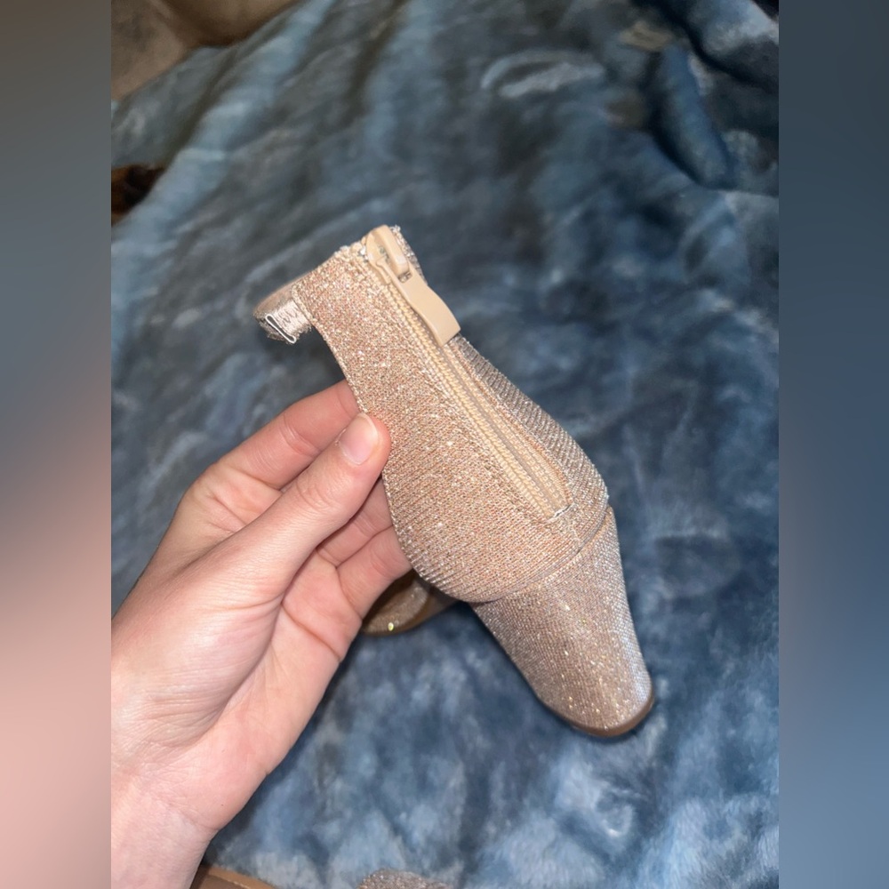 Heels - Picture 4 of 4